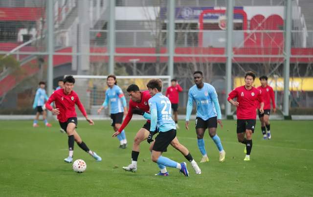 毛伟杰合同剩1年 与冯劲竞争主力 大连首胜在三镇？卡迪斯标王